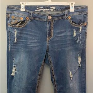 🙌🏻 Brand new- distressed Seven7 LUX Jeans!! 🙌🏻